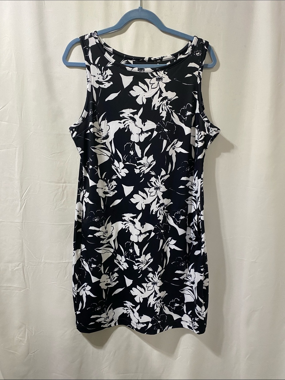 Black & White Floral Sleeveless Shift Dress